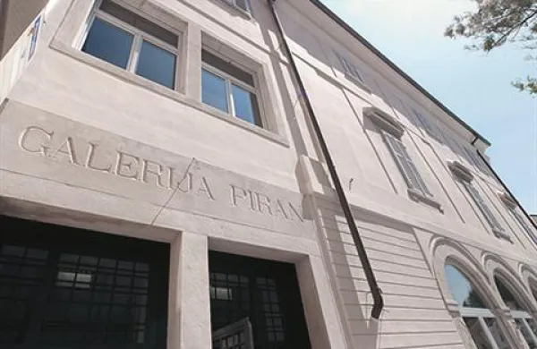 Lilijana Stepančič, ki so jo piranski mestni svetniki decembra imenovali za novo ravnateljico Obalnih galerij Piran, je v sredo prevzela vodenje te ustanove