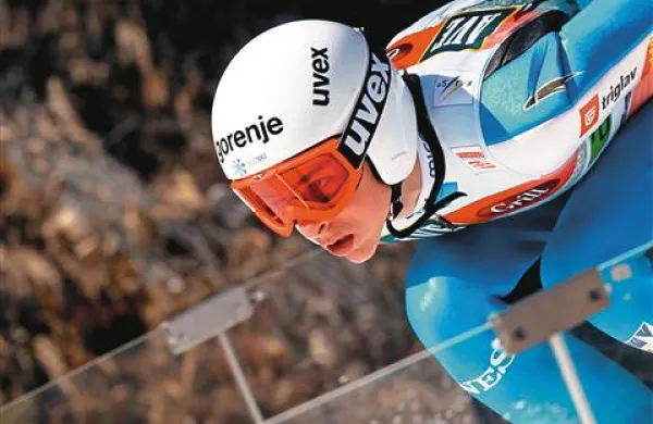 Jaka Hvala bo po novoletnem 8. mestu v Garmischu  jutri v Innsbrucku spet naskakoval uvrstitev v deseterico