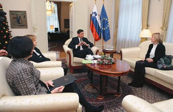Predstavniki parlamentarnih strank so pri predsedniku republike Borutu Pahorju opravili ločene posvete o kandidatih za varuha človekovih pravic in kandidatih za prvega namestnika predsednika računskega sodišča