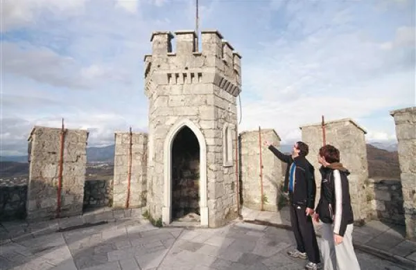 Novogoriška mestna občina bo grad obnovila in ga uredila kot kulturno ustanovo, zaradi česar bo postal bolj dostopen
