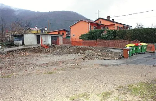 Na gradbišču z dve leti veljavnim gradbenim dovoljenjem, kjer je še pred časom stal stari rodiški hotel,  se kmalu obeta  novogradnja  