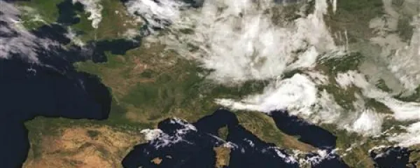 Nad nami se krepi obsežno in solidno anticiklonsko območje