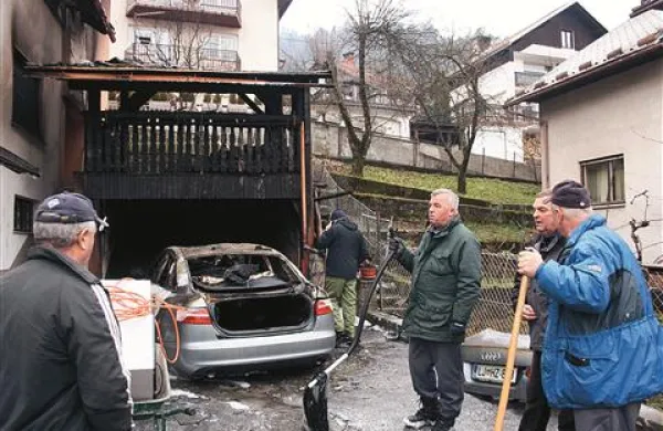 Pomoč gasilcev in sosedov Erjavčevim je bila hitra, opustošenje po požaru pa grozljivo