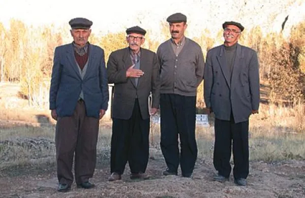 Med kraje, katerih prebivalci živijo dlje od povprečja, spadajo poleg grškega otoka Ikaria tudi japonska Okinava, italijanska Sardinija in kalifornijska Loma Linda