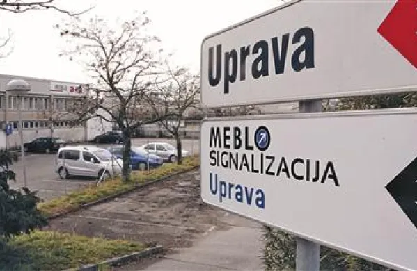 Prometne znake in druge table namesto Mebla a+a zdaj izdeluje Meblo signalizacija, a le z desetimi zaposlenimi