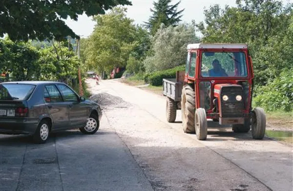 Že ko so kanalizacijo gradili, so se krajani hudovali nad načinom dela gradbincev. In ker se po jutru dan pozna ...  