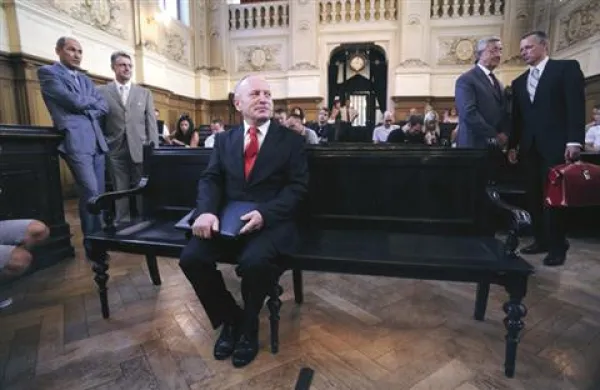 Na Okrajnem sodišču v Ljubljani se  nadaljuje sojenje v zadevi Patria (fotografija je iz arhiva)