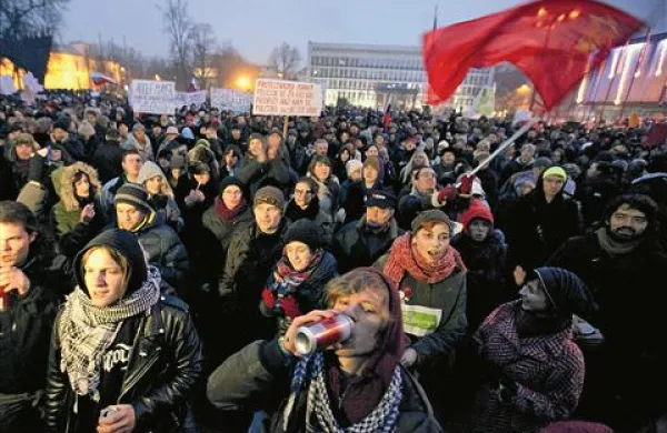 Pod geslom Zahtevamo odstop politične elite je v petek v Ljubljani napovedana 2. vseslovenska ljudska vstaja