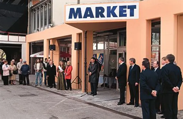 Vipavska trgovska družba Fama ustvarjenega dobička tudi letos ne bo delila, ampak ga bo na menila na investicije