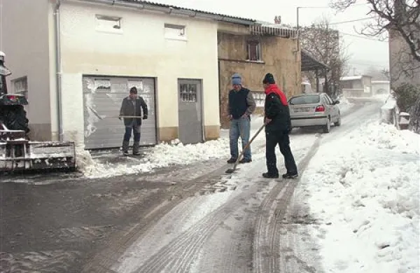  Nekateri menijo, da KS ne morejo biti odgovorne za varnost na lokalnih cestah 