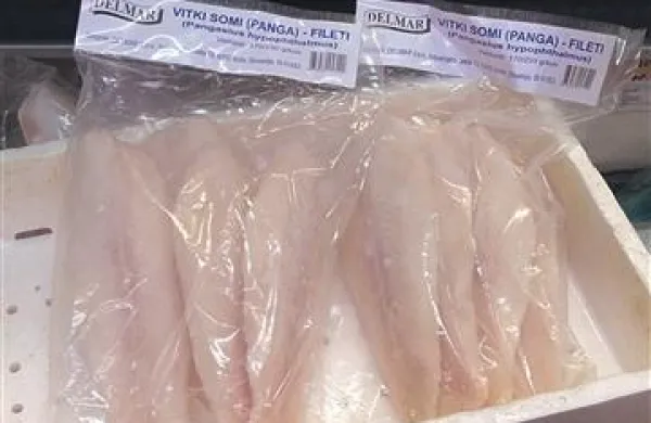 Vitki som (panga), ki v naše trgovine, pa tudi v vrtce in šole,  pride najpogosteje iz gojišč na vietnamski reki Mekong,  ocenjevalcev iz ZPS ni prepričal