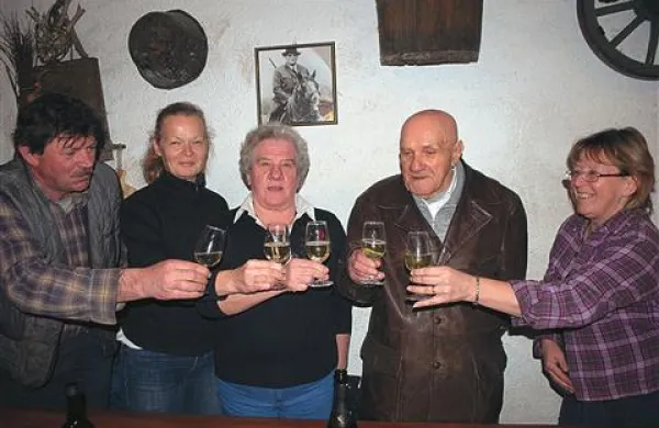 Franc Valečič še vedno rad nazdravi v dobri družbi