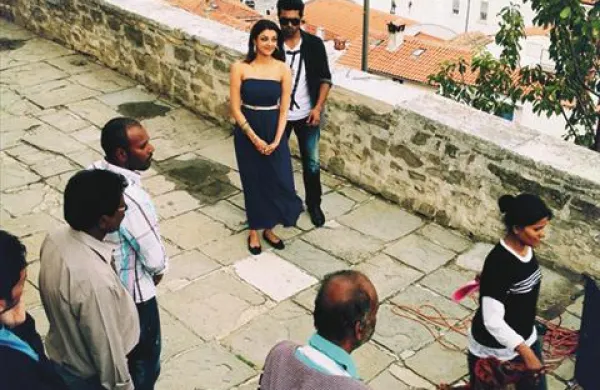 Fotoutrinek iz snemanja v Piranu z zvezdama filma igralko Kajal Aggarwal in igralce Ram Charan