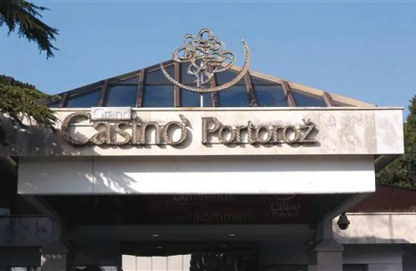 Inšpektorji so v Casinoju ugotovili kršitve delovnopravne zakonodaje, obravnavajo pa že nove prijave 