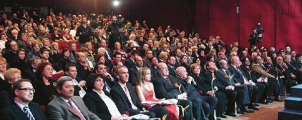 Utrinek z lanske prireditve v Avditoriju. Kdo si bo letos prislužil največji aplavz letos, bo znano prihodnji petek.