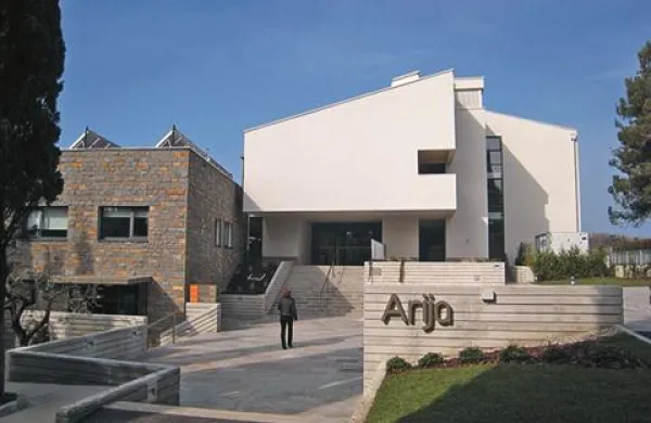 Inšpekcija ministrstva za gospodarstvo je ob pregledu naložbe Rdečega križa na Debelem rtiču ugotovila številne nepravilnosti, zato ni izključeno, da bo moral Rdeči križ vračati denar iz evropskih skladov