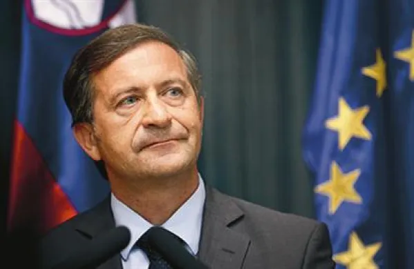 Za Desus ni težava, če gremo v ponedeljek na predčasne volitve, je v DZ novinarjem dejal prvak Desus Karl Erjavec