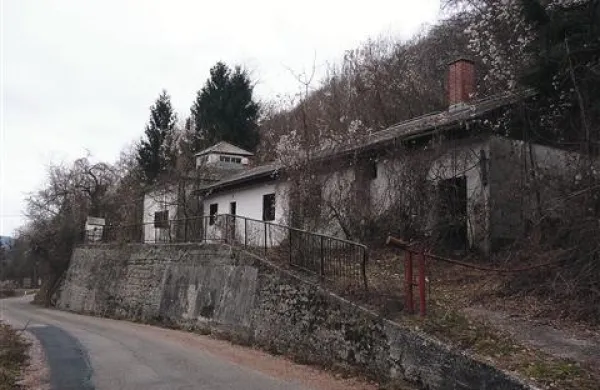 Nekdanja stražnica bo slej ko prej postala hostel
