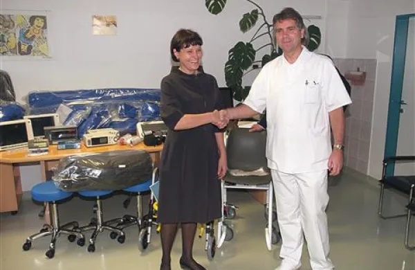 Janja Štular iz Spara Slovenija in vodja oddelka Jurij Karapandža 