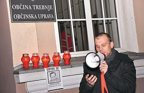 Policija začela postopke zoper domnevne organizatorje protestov