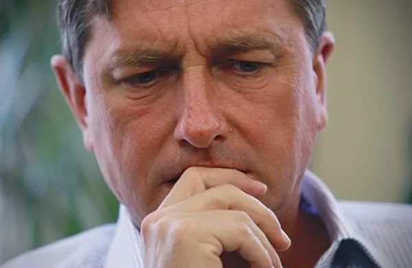 Predsednik republike Borut Pahor se v teh dneh posvetuje z visokimi predstavniki strankarskega življenja o razmerah po objavi poročila Komisije za preprečevanje korupcije (KPK), so sporočili iz urada predsednika republike