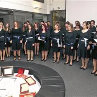 Akademski pevski zbor Univerze na Primorskem je na predstavitvi zgoščenk seveda tudi zapel