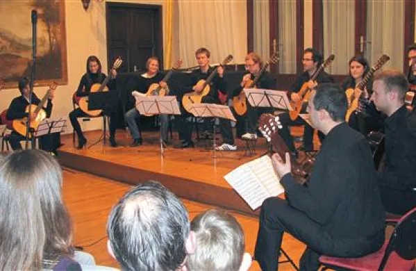 Na prvem koncertu iz cikla Vivace so se predstavili kitaristi 