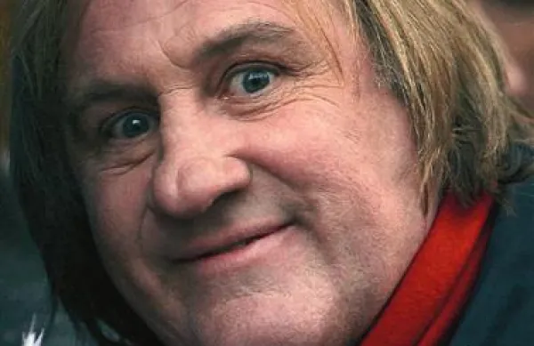 Francoski igralec Gerard Depardieu je v nedeljo kritiziral rusko opozicijo in zagovarjal stališče Kremlja glede članic punk skupine Pussy Riot