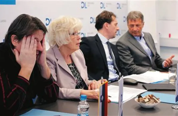 Državljanska lista bo zapustila vladajočo koalicijo, če Janez Janša v desetih dneh ne bo odstopil ali   pa v DZ poslal zahtevo za glasovanje o zaupnici vladi; SLS, Desus in NSi bodo o obstanku v koaliciji odločali danes
