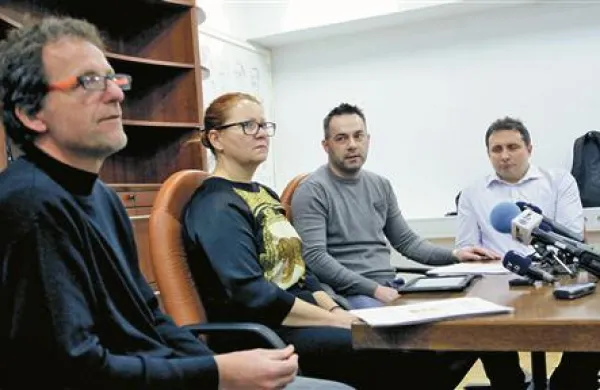 Člani Iniciative (z leve) Boštjan Lovšin, Nataša Fikfak, Danijel Bešič Loredan in Erik Brecelj