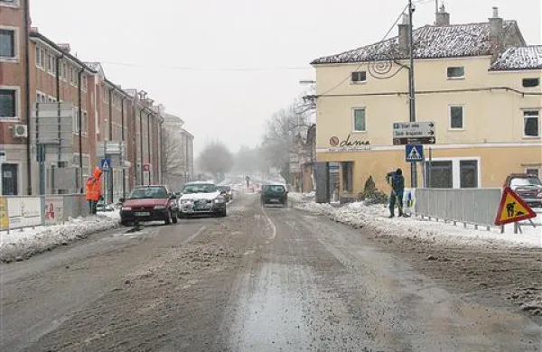V Ajdovščini si z javnimi deli pomagajo tudi pri vzdrževanju cest
