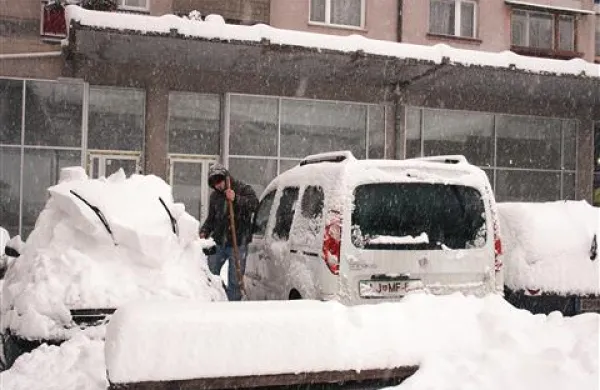 Sneženje se bo v sredo dopoldne od jugozahoda spet okrepilo