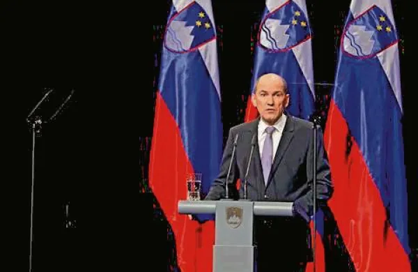 SDS, ki jo je zmotilo ravnanje kulturnikov, ko so s pismom obvestili mednarodne institucije in tuje medije o trenutni politični situaciji v Sloveniji, je sedaj storila podobno. Foto: STA.