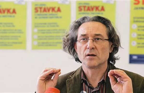V Svizu, ki ga vodi Branimir Štrukelj, so na  odstop vlade pripravljeni  čakati do ponedeljka, sicer  bodo tudi šolniki sodelovali v stavki javnega sektorja