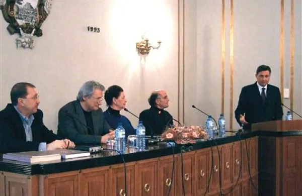  Gojko Zupan, Niko Grafenauer, Alenka Puhar in Peter Skalar, grafični oblikovalec knjige, ter predsednik države Borut Pahor
