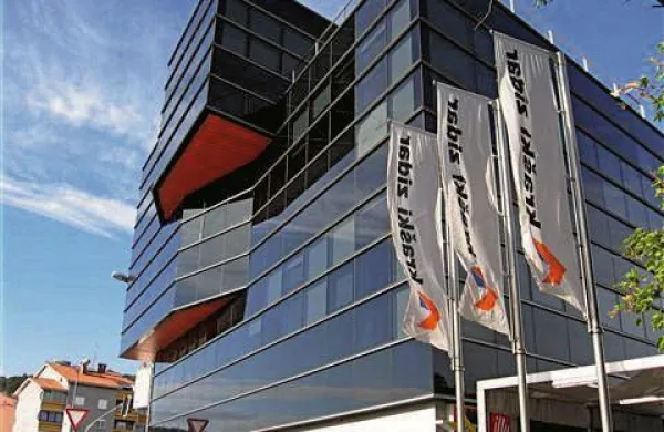 V stečaju Kraškega zidarja je bilo skupaj prijavljenih za 327,6 milijona evrov terjatev. Upraviteljica Simona Goriup jih je priznala za 176,6 milijona evrov.
