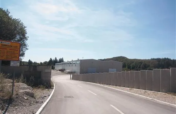 Betonarna v Lažah je počivala dve leti, naslednik lastnika - potopljenega  Primorja, podjetje CPG, jo bo v kratkem spet zagnal