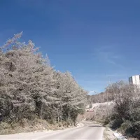 Lažencem zaradi hrupa in prahu  že tri desetletja ni prijetno živeti v neposredni bližini kamnoloma, vendar jim  upravljalci z odškodnino  “omilijo” bivanje