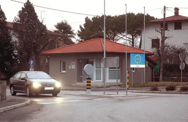     Za cariniki v objekt ob meji prihajajo turistični delavci