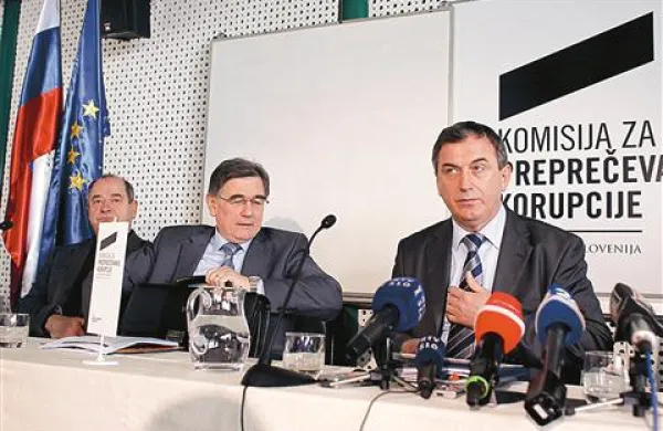 Pravnika Franci Grad in Rajko Pirnat ter pomočnik predsednika PKP  Bečir Kećanovič