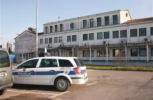 Na koprski policijski upravi do včeraj niso vedeli, da je njihov sodelavec v kazenskem postopku ...