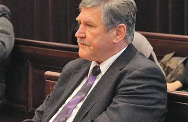 Glavna obravnava na novogoriškem sodišču, kjer se bo Dušan Črnigoj zagovarjal zaradi zlorabe položaja in pravic, se bo začela v februarju. Na predobravnalnem naroku Črnigoj krivde ni priznal.   
