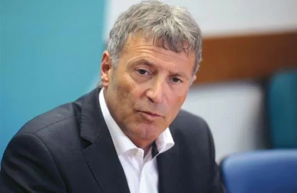  Vodja vladnih pogajalcev Senko Pličanič  je po pogajanjih povedal, da zahtevajo sindikati pogajanja o masi za plače javnih uslužbencev, za kar pa nima mandata