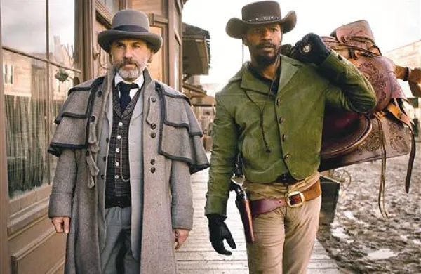 Peklenski par lovcev na glave King Schultz (Christoph Waltz) in Django Freeman (Jamie Foxx) v Djangu brez okovov