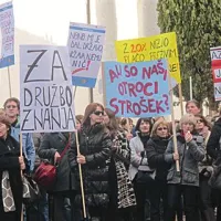 V Kopru se je zbralo več kot tisoč protestnikov