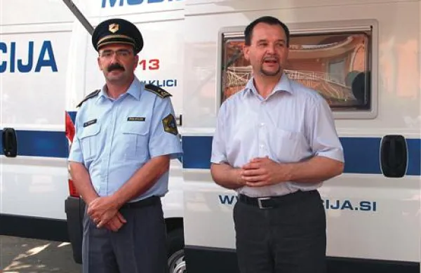 Danimir Rebec (levo) s 1. februarjem od Božidarja Štembergerja (desno) prevzema vajeti koprske policijske uprave