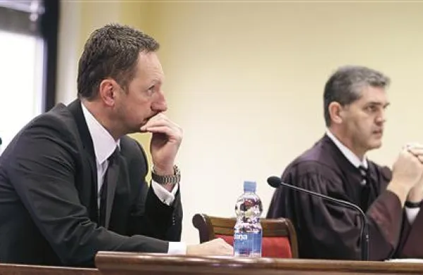 Branko Gvozdić (desno) je višjim sodnikom predlagal, da Borisa Popoviča oprostijo ali pa obsodilno sodbo zaradi razžalitve razveljavijo