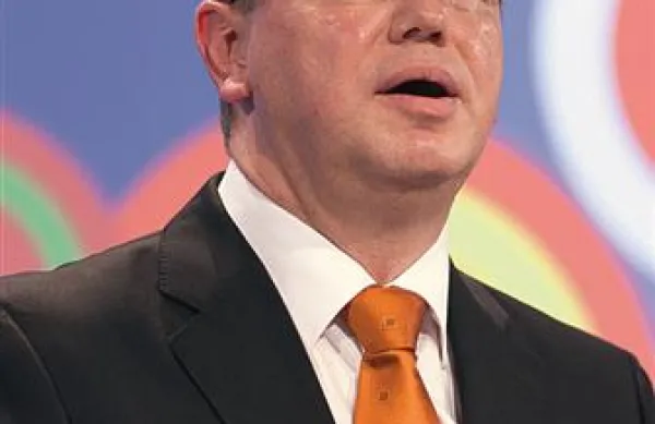 Evropski komisar za širitev Štefan Füle je  poudaril, da je rešitev glede LB “nujna” 
