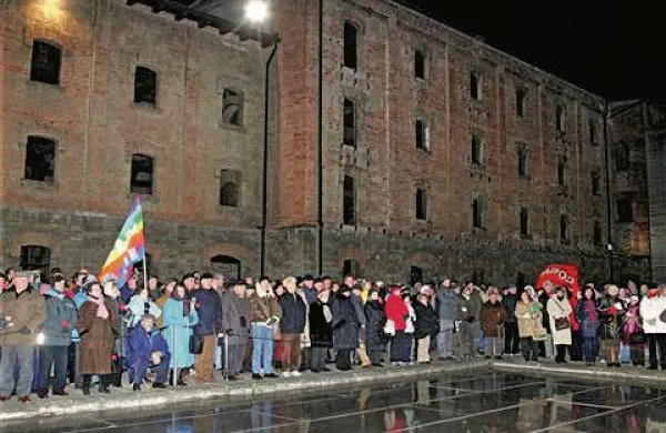 Dan spomina na holokavst posvečen re&scaron;iteljem Judov