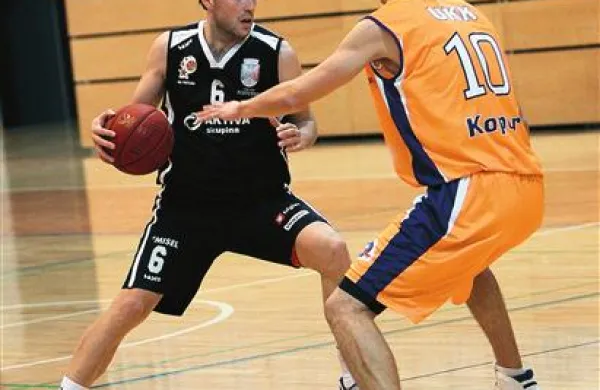 Savo Milović (z žogo) je proti Parkljem prispeval tudi tri trojke in devet skokov